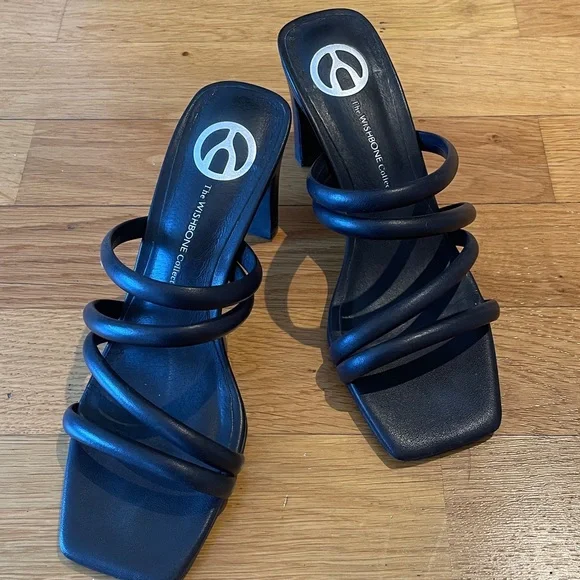 Sandals - Picture 4 of 4